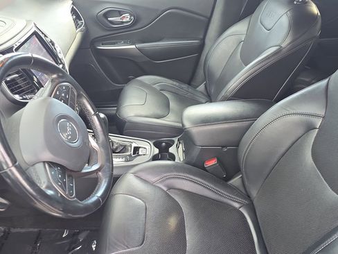 Used 2019 Jeep Cherokee Limited image 20