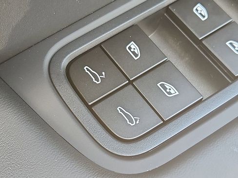 New 2026 Porsche Cayenne S image 21