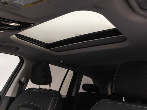 Used 2023 Jeep Grand Cherokee Laredo X image 28