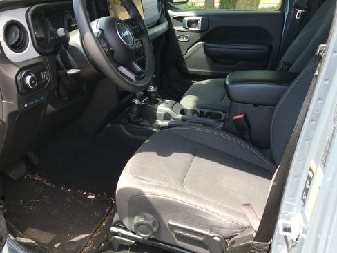 Used 2024 Jeep Wrangler Unlimited AWD/4WD image 4