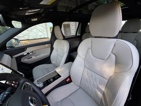 Used 2025 Volvo XC90 T8 Plus w/ Protection Package Premier AWD/4WD image 22