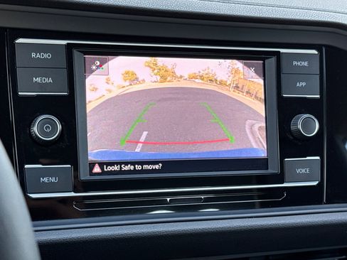 Used 2024 Volkswagen Jetta SE image 21