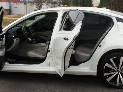 Used 2022 Nissan Altima 2.5 Platinum image 5