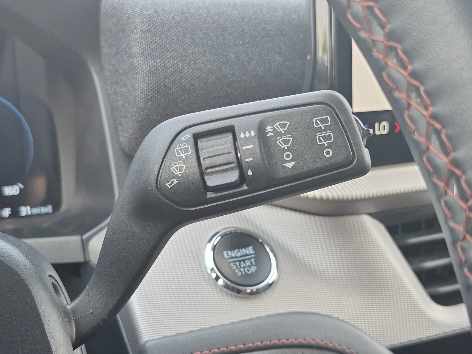 Used 2025 Ford Explorer Active AWD/4WD image 25