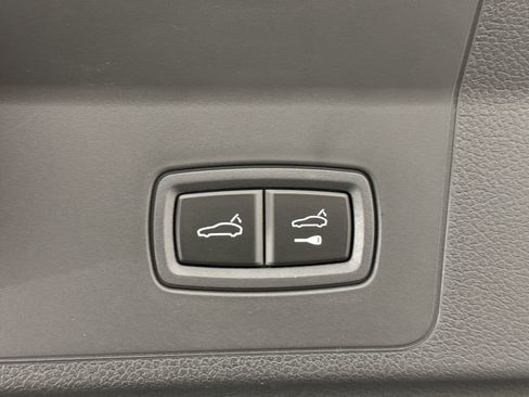 Certified 2025 Porsche Panamera 4 image 33