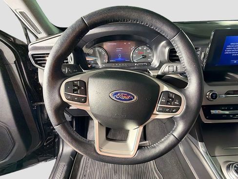 Used 2023 Ford Explorer XLT w/ XLT Sport Appearance Package AWD/4WD image 11