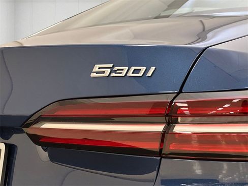 Used 2024 BMW 530i xDrive w/ Premium Package image 8