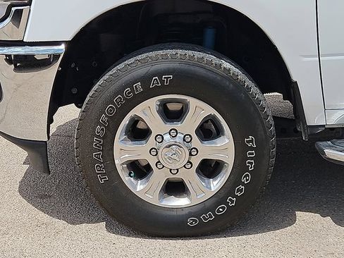 Used 2024 RAM 2500 Big Horn w/ Off Road Package AWD/4WD image 9