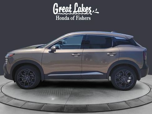 Used 2025 Nissan Kicks SR w/ SR Premium Package AWD/4WD image 2