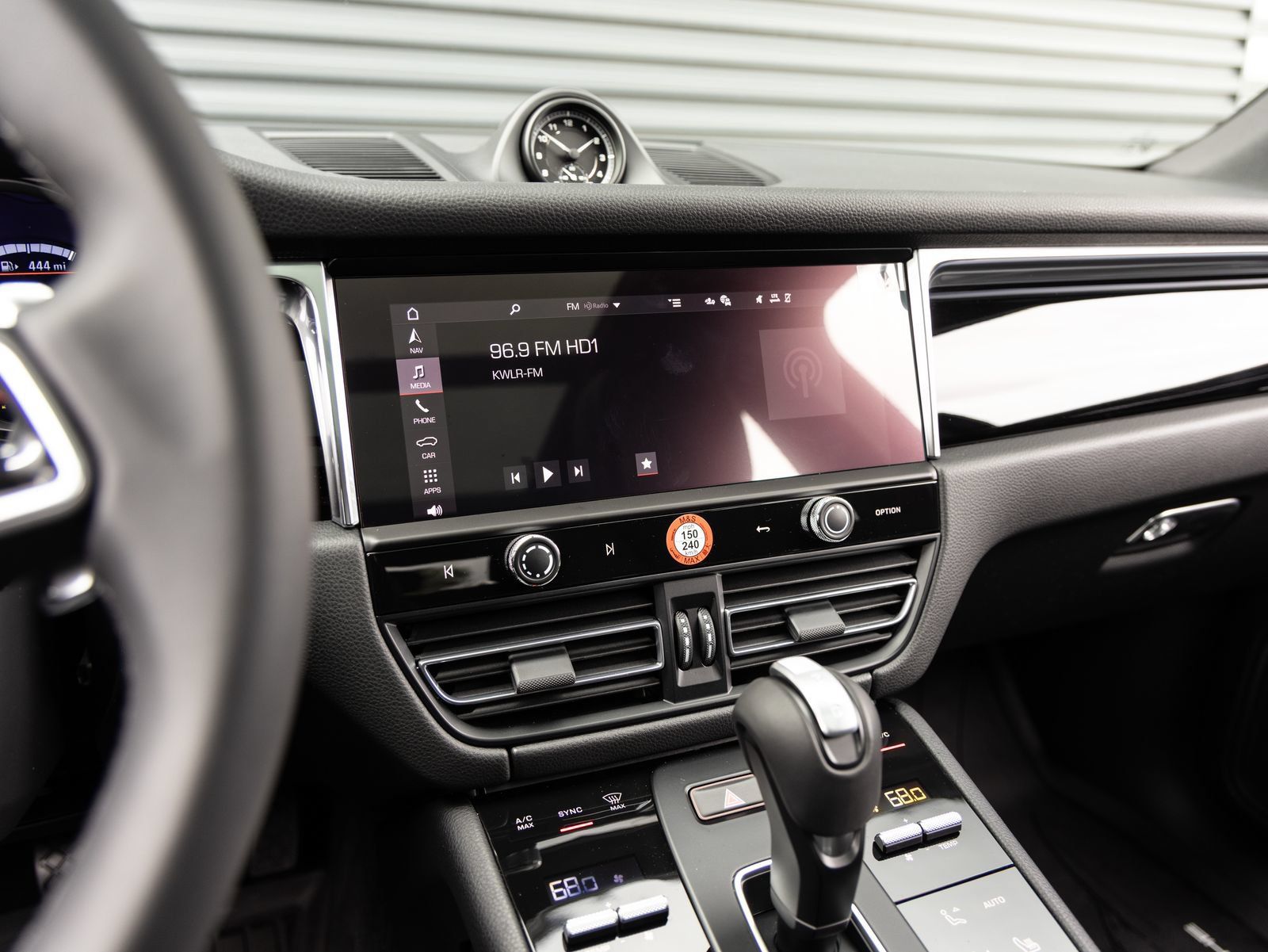 Certified 2026 Porsche Macan AWD/4WD image 15