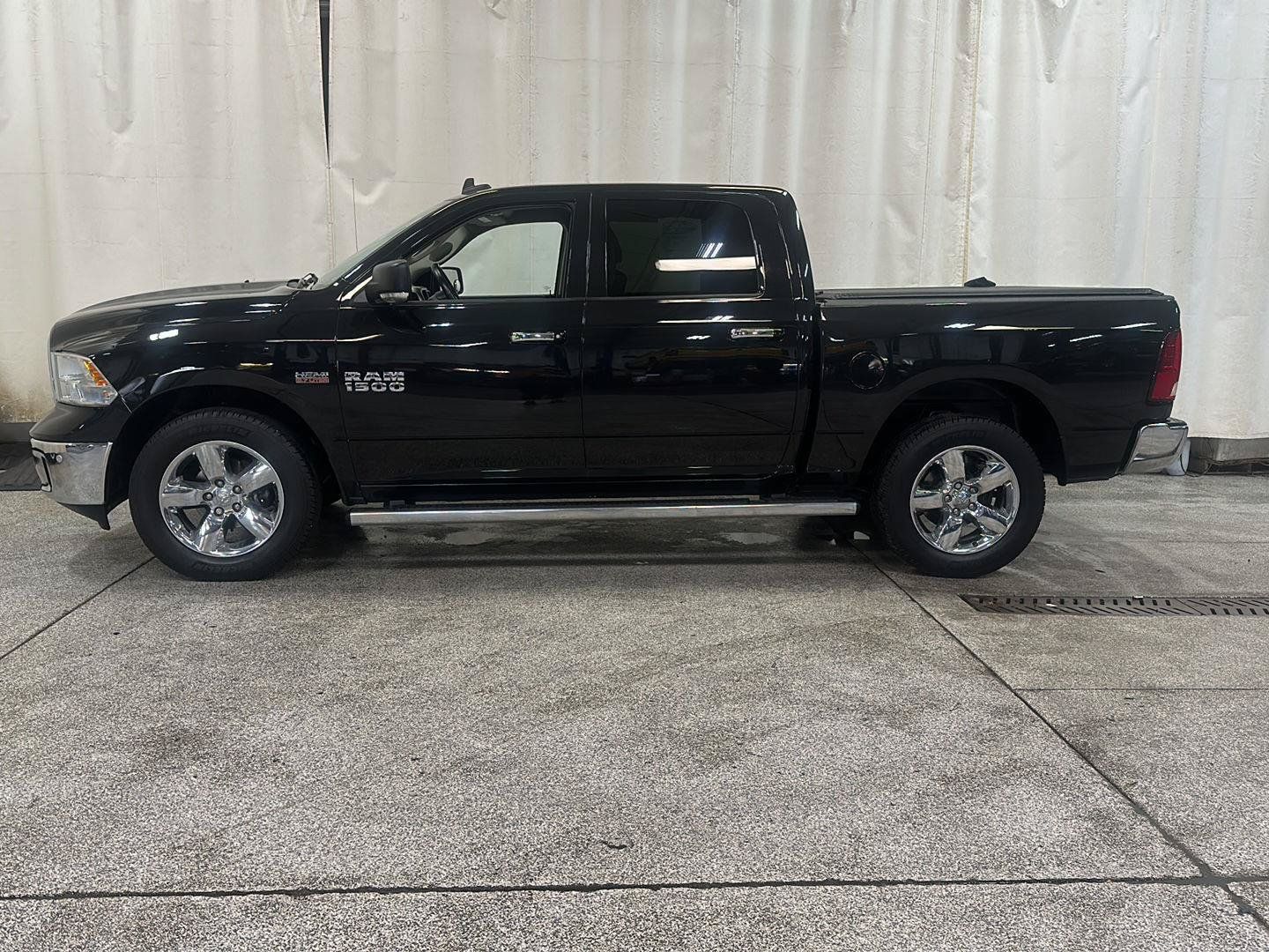 Certified 2017 RAM 1500 Big Horn AWD/4WD image 2