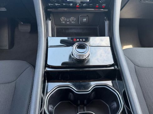 Used 2023 Jeep Grand Cherokee Laredo w/ Luxury Tech Group I AWD/4WD image 13