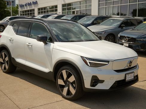 Certified 2023 Volvo XC40 Recharge Ultimate w/ Protection Package Premier image 4