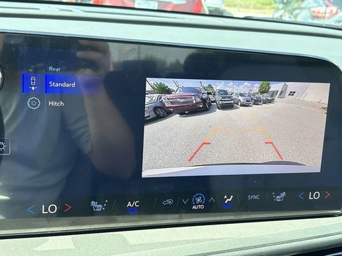 New 2026 Chevrolet Traverse LT image 16