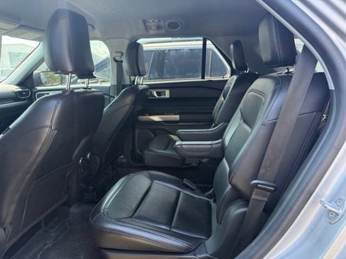 Used 2022 Ford Explorer XLT w/ Equipment Group 202A RWD image 5