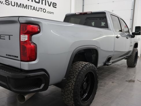 Used 2024 Chevrolet Silverado 2500 Custom w/ Custom Value Package image 4