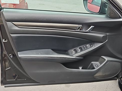 Used 2018 Honda Accord Sport image 14