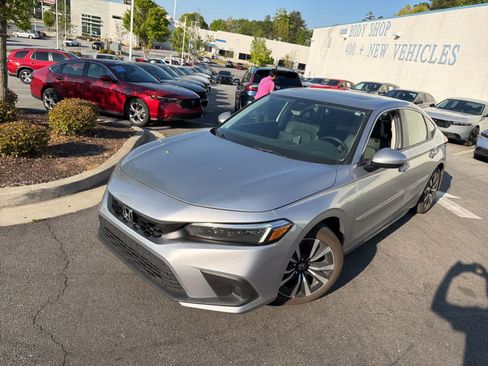 Used 2023 Honda Civic EX-L image 3