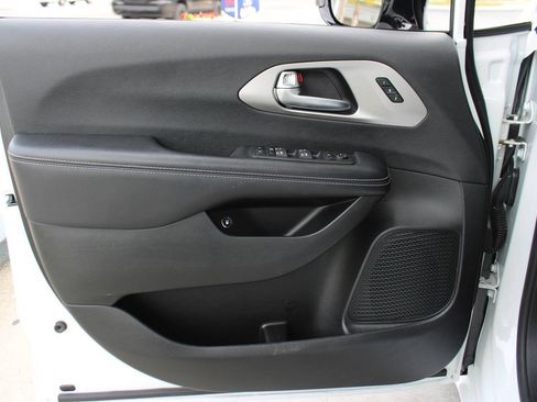 Used 2023 Chrysler Pacifica Limited w/ S Appearance Package FWD image 53
