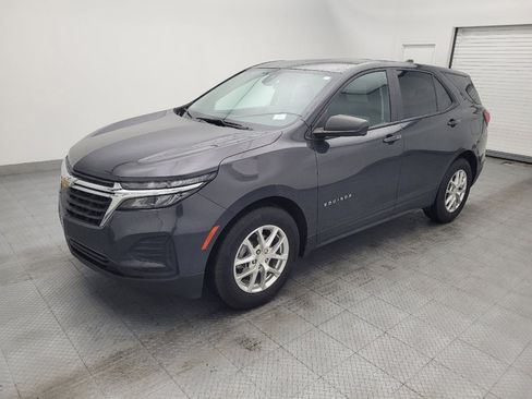 Used 2022 Chevrolet Equinox LS w/ LS Convenience Package FWD image 2