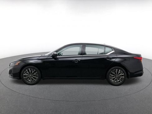 Used 2025 Nissan Altima 2.5 SV FWD image 4