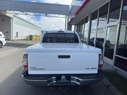 Used 2014 Toyota Tacoma 4x4 Double Cab w/ SR5 Package image 11