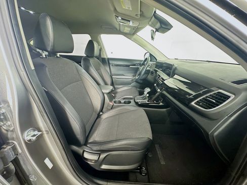 Used 2025 Kia Seltos S image 32