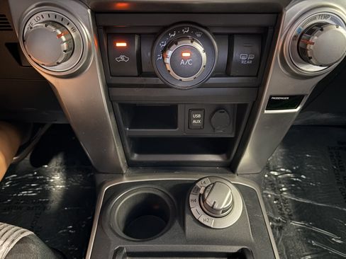 Certified 2017 Toyota 4Runner SR5 AWD/4WD image 17