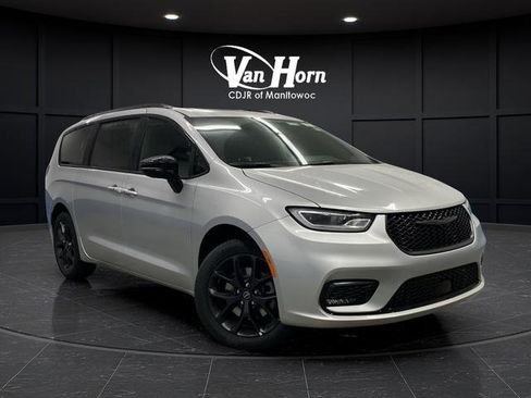 New 2026 Chrysler Pacifica Limited w/ S Appearance Package image 45