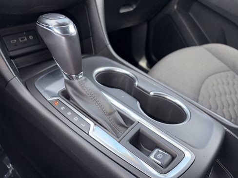Used 2019 Chevrolet Equinox LT w/ Driver Convenience Package FWD image 17