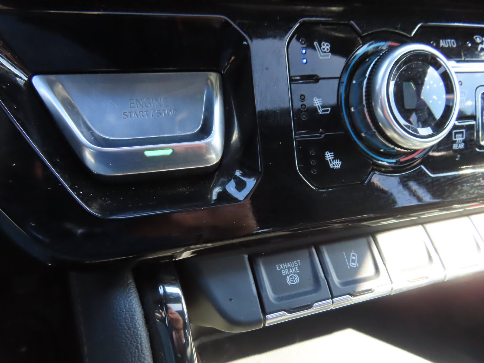 Used 2024 GMC Sierra 2500 AT4 w/ AT4 Premium Plus Package AWD/4WD image 31