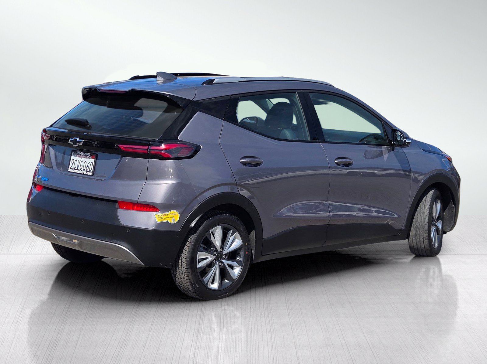 Used 2023 Chevrolet Bolt EUV LT w/ Convenience Package FWD image 4