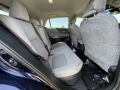 Used 2022 Toyota Venza LE AWD/4WD image 23