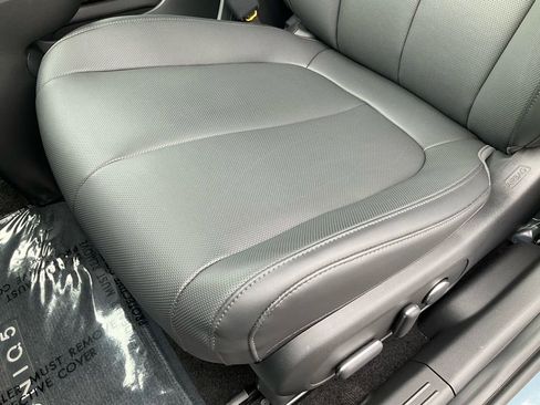 Used 2025 Hyundai Ioniq 5 SEL image 16