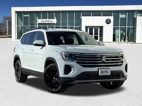 New 2025 Volkswagen Atlas SE image 1