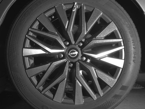 Used 2025 Nissan Altima 2.5 SV FWD image 14