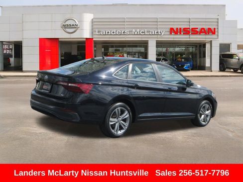 Used 2024 Volkswagen Jetta SE image 3