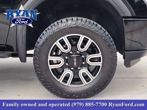 Used 2022 GMC Sierra 2500 AT4 w/ AT4 Premium Plus Package AWD/4WD image 7