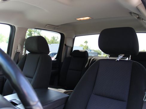 Used 2011 Chevrolet Silverado 2500 LT w/ Interior Plus Package AWD/4WD image 16
