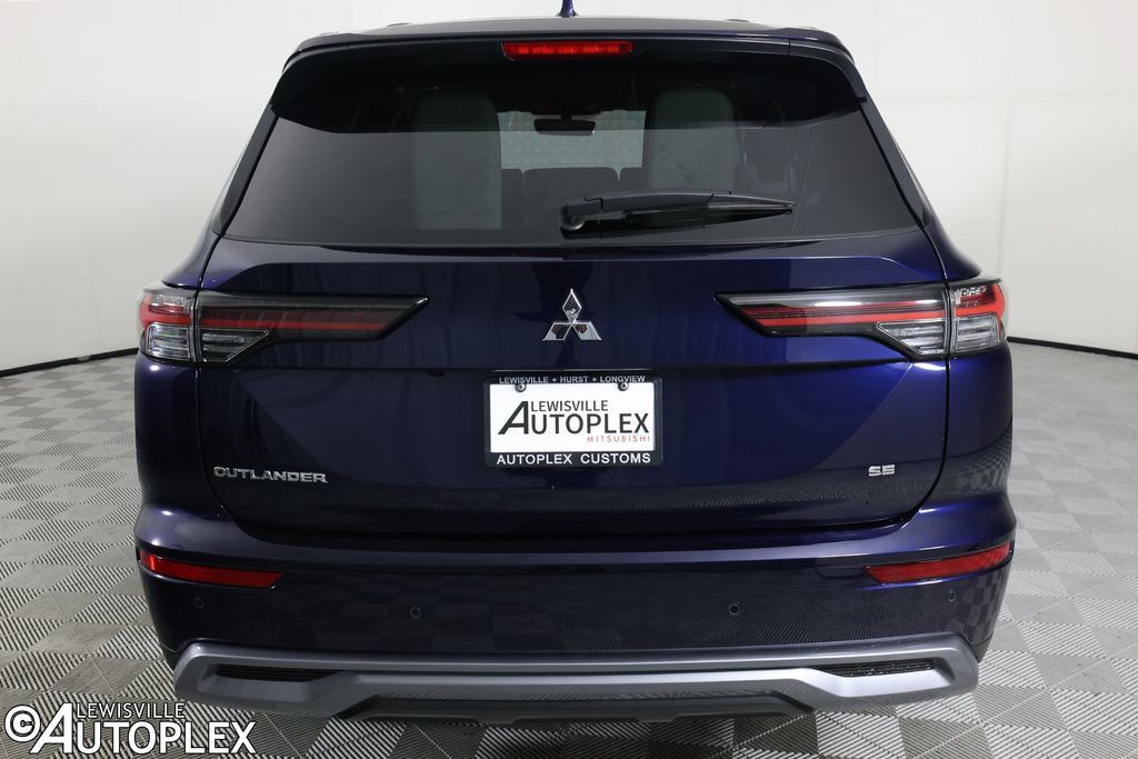 Used 2025 Mitsubishi Outlander SE FWD image 6