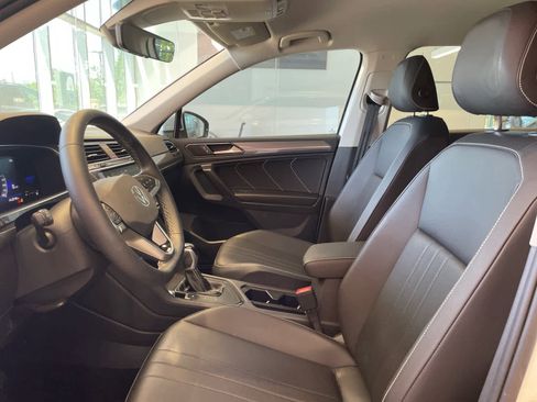 Used 2023 Volkswagen Tiguan SE image 10
