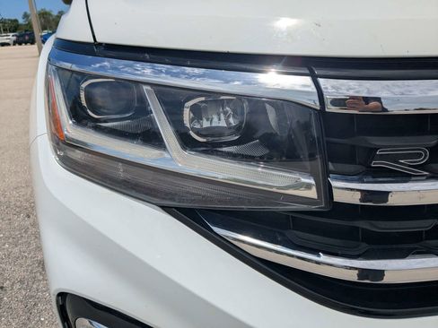 Used 2021 Volkswagen Atlas Cross Sport SE w/ Panoramic Sunroof Package FWD image 10