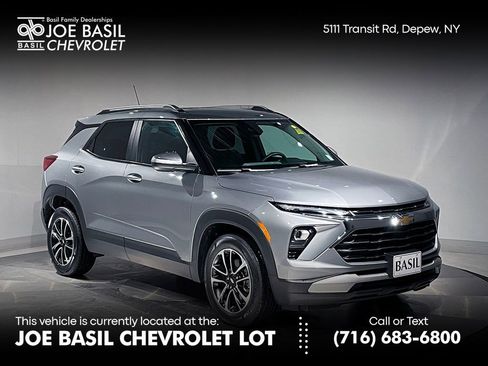 Used 2025 Chevrolet TrailBlazer LT w/ Driver Confidence Package FWD image 1