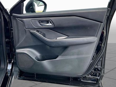 Certified 2025 Nissan Rogue SV FWD image 22