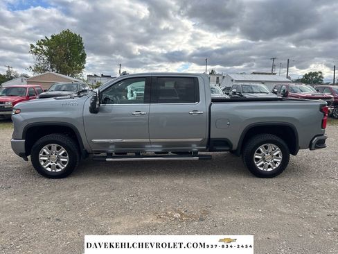 Used 2025 Chevrolet Silverado 2500 High Country w/ High Country Premium Package AWD/4WD image 2