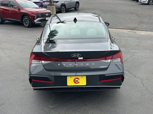 New 2025 Hyundai Elantra Limited image 8