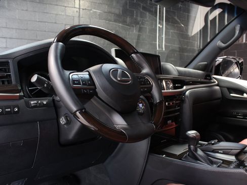 Used 2021 Lexus LX 570 4WD w/ Sport Package image 33