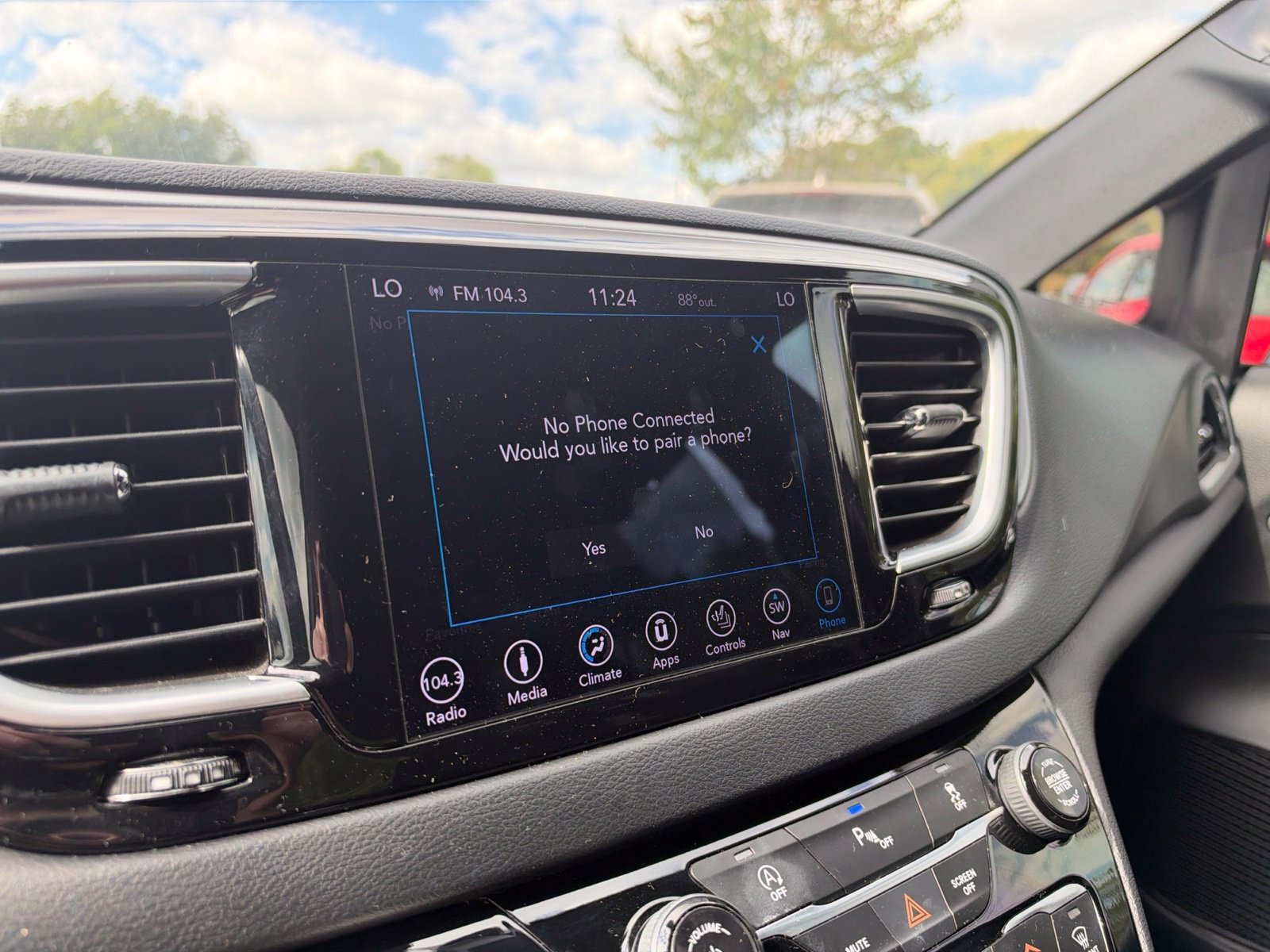 Used 2018 Chrysler Pacifica Touring-L w/ S Appearance Package FWD image 9