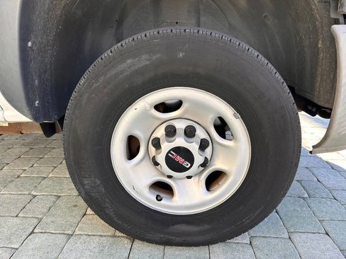 Used 2005 GMC Sierra 2500 W/T image 35