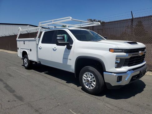 New 2026 Chevrolet Silverado 2500 LT w/ Convenience Package AWD/4WD image 3